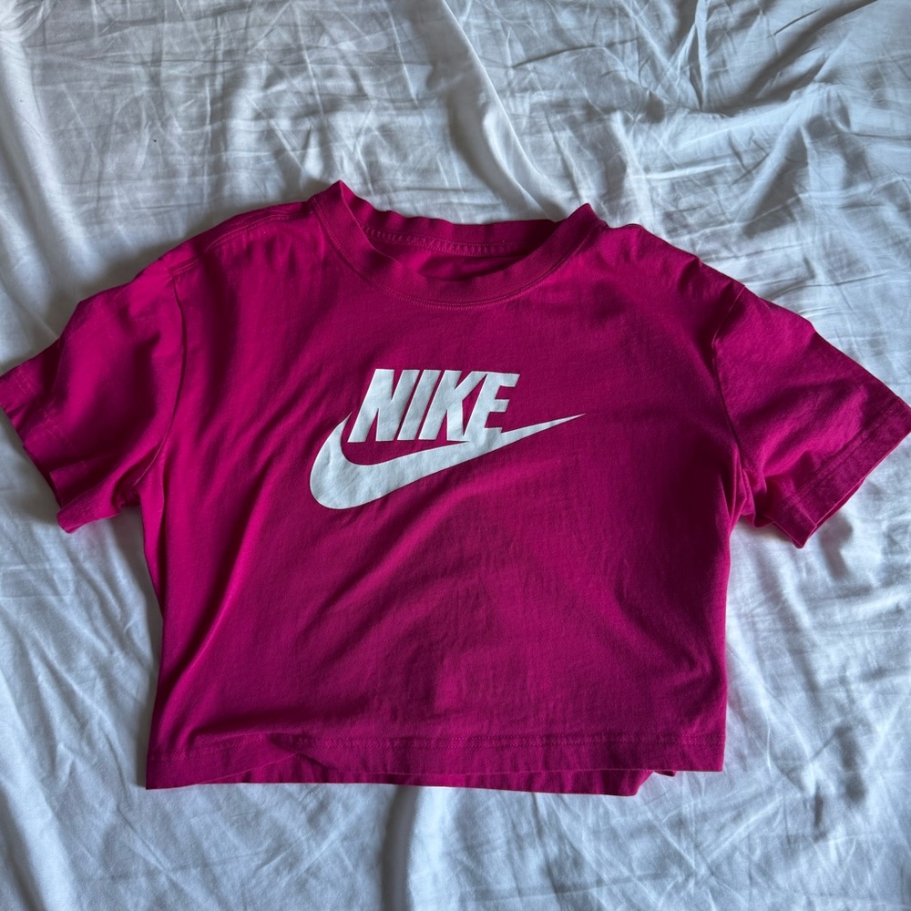 Nike Hot Pink Cropped T-Shirt (NWOT)
